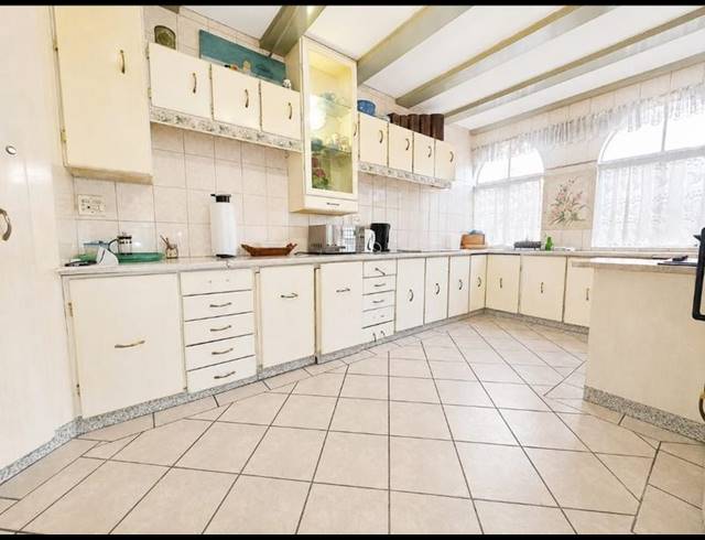 5 BEDROOM HOUSE FOR SALE IN GLENVISTA